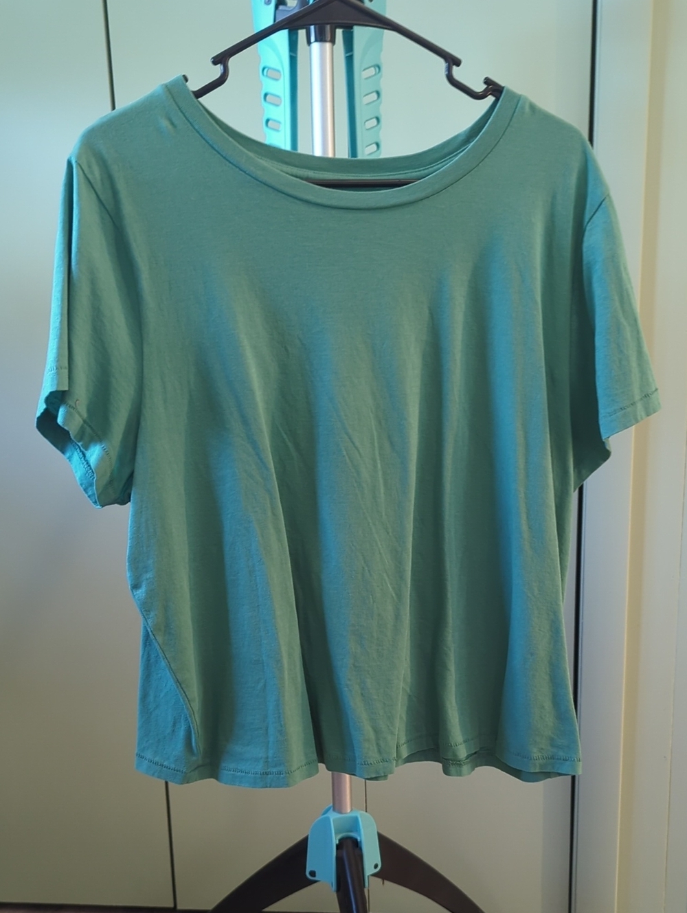 Universal Thread Women’s Short Sleeve Tee in Teal Green